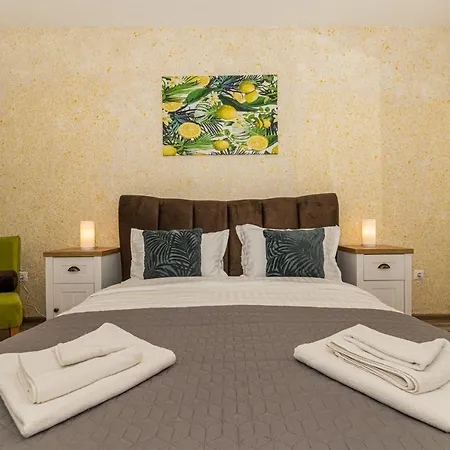 Homes By Nati Apartment *