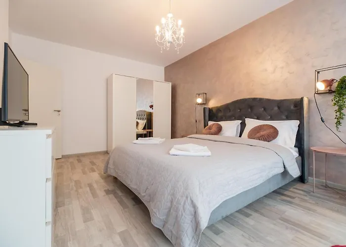 Homes By Nati アパート ブラショフ